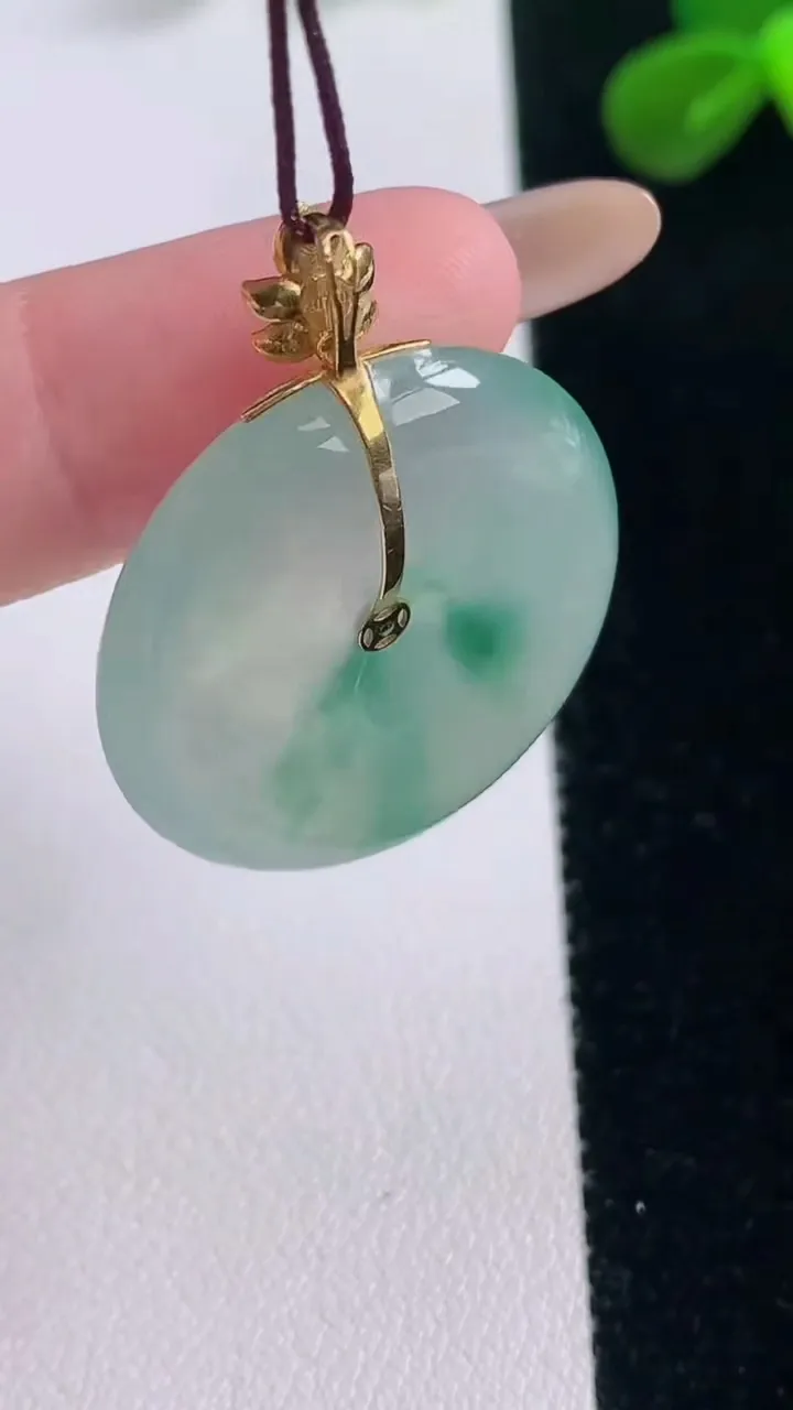 天然A货翡翠种飘花平安扣吊坠，尺寸27-6，重量:9.89g
11月19日