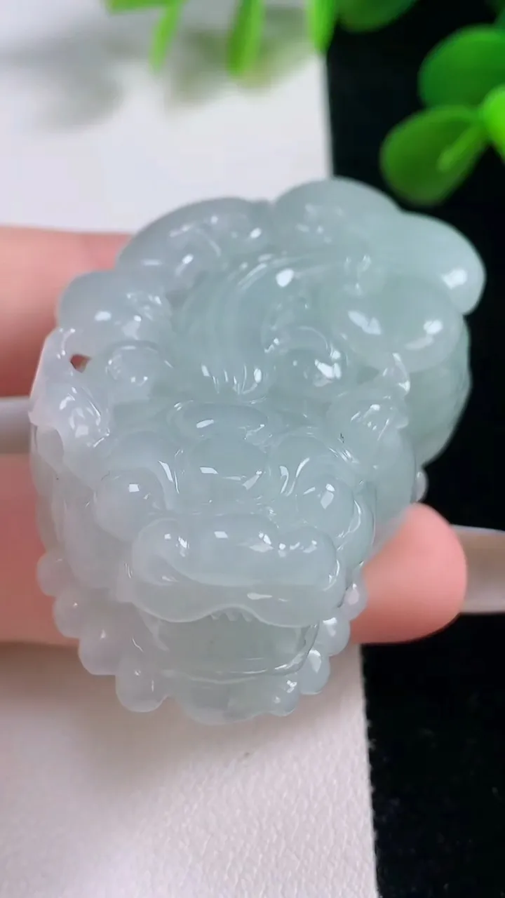 天然A货翡翠貔貅吊坠，尺寸47.6-31.2-20，重量:68.30g
11月19日