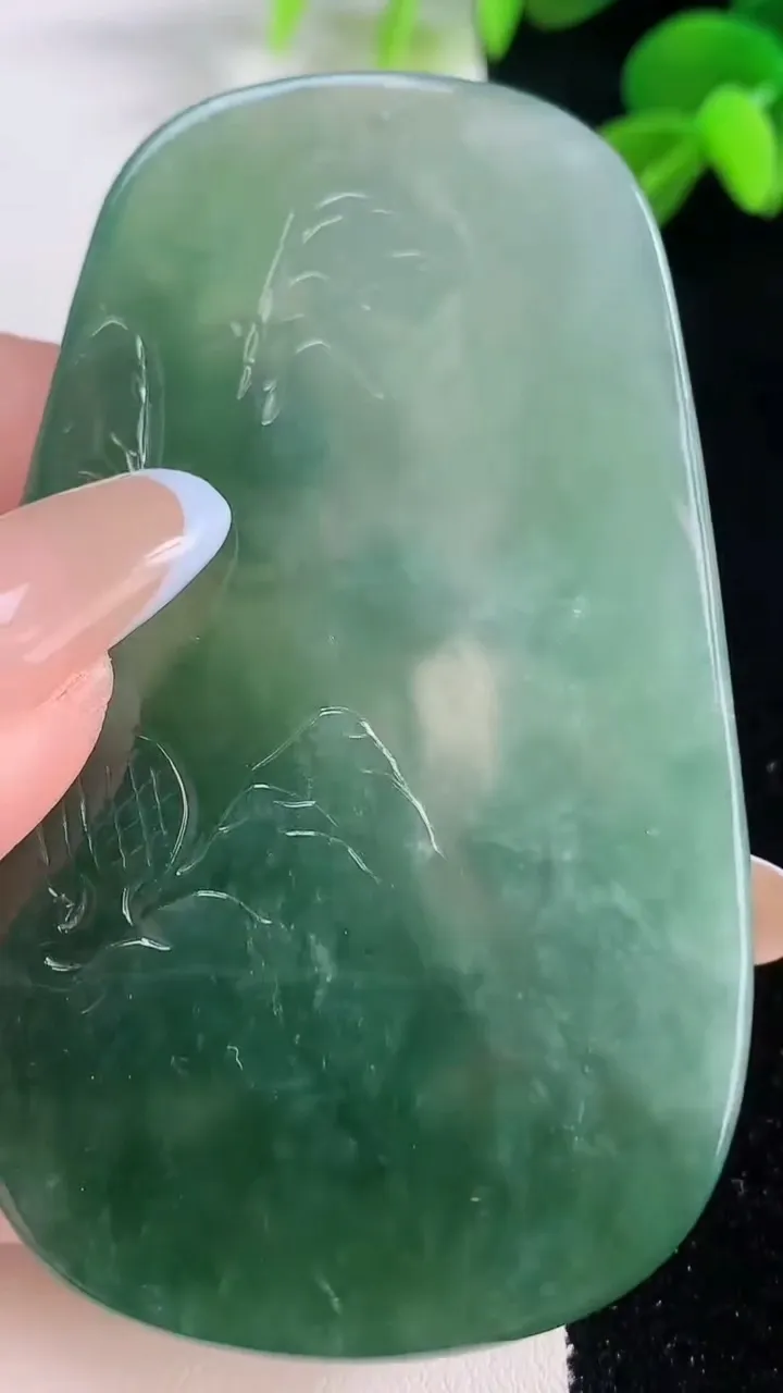 天然A货翡翠普贤菩萨吊坠，尺寸72-42.4-5.8，重量:40.24g
11月19日