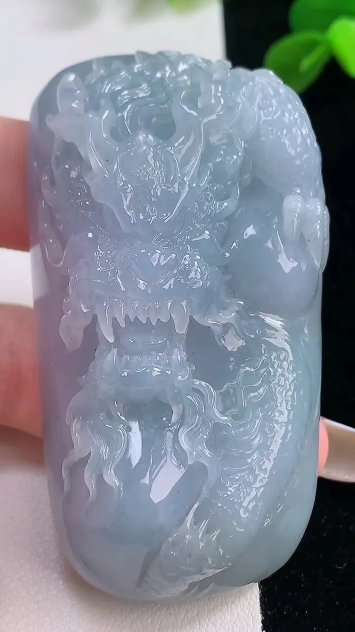 天然A货翡翠紫罗兰龙牌吊坠，尺寸69.2-38.7-19.4，重量:97.97g
11月19日