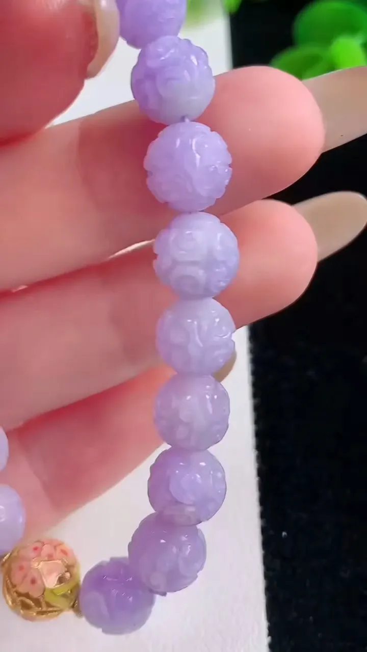 天然A货翡翠双彩紫罗兰圆珠雕花圆珠手串，尺寸8.5-19颗，重量:18.31g11月19日
工厂直销收藏佳品,种好水足，色泽均匀，有种有色，上手高大气！
