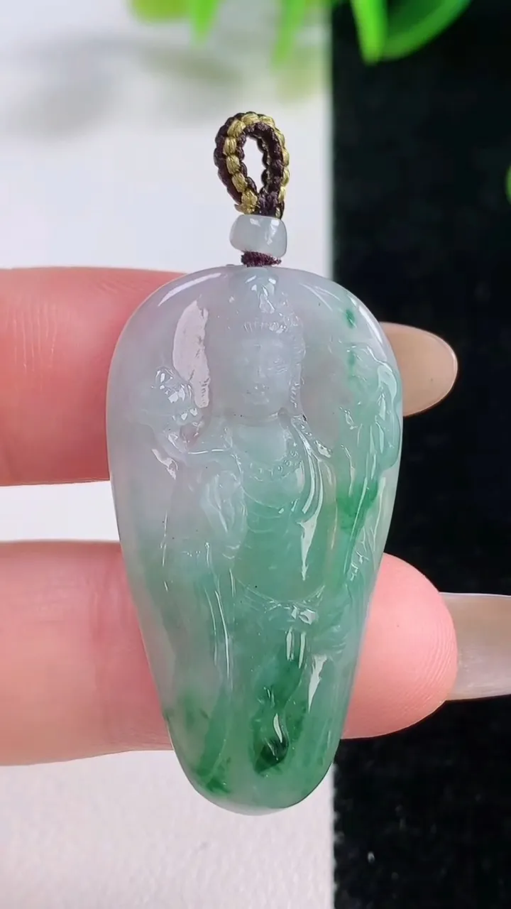 天然A货翡翠虚空藏菩萨吊坠，尺寸36-19.5-3.8，重量:5.00g
11月19日