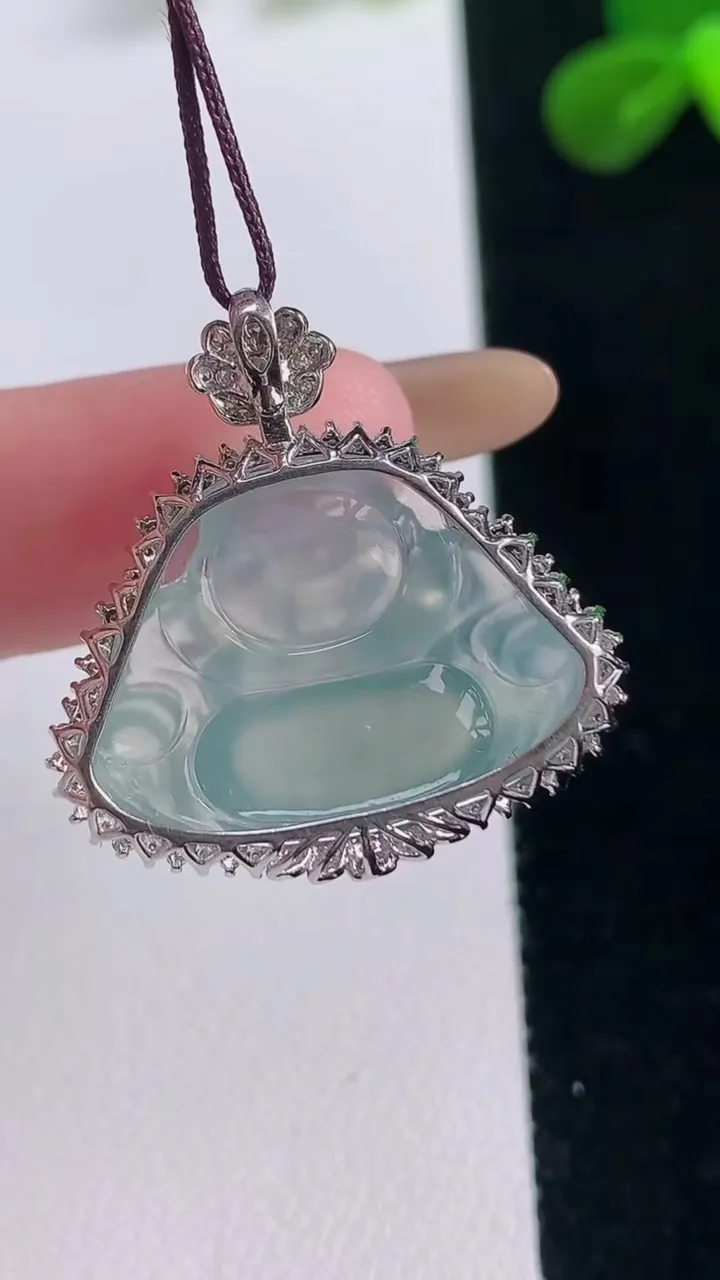 天然A货翡翠佛公吊坠，尺寸26.6-26-9，裸石17-23.4重量:5.38g
11月19日