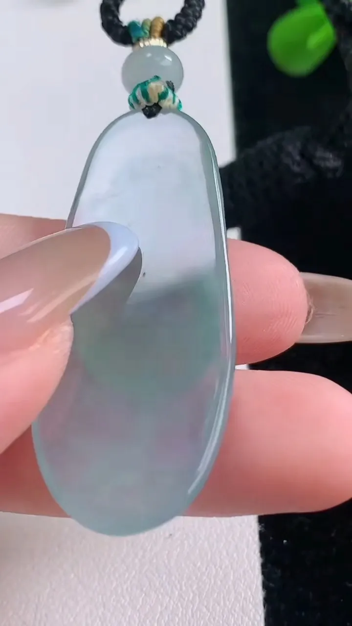 天然A货翡翠逍遥佛吊坠，尺寸42.6-19-6.6，重量:11.14g
11月19日