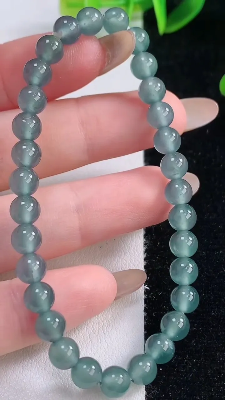 天然A货翡翠圆珠手串，尺寸5.8-31颗，重量:10.50g11月19日
工厂直销收藏佳品,种好水足，色泽均匀，有种有色，上手高大气！