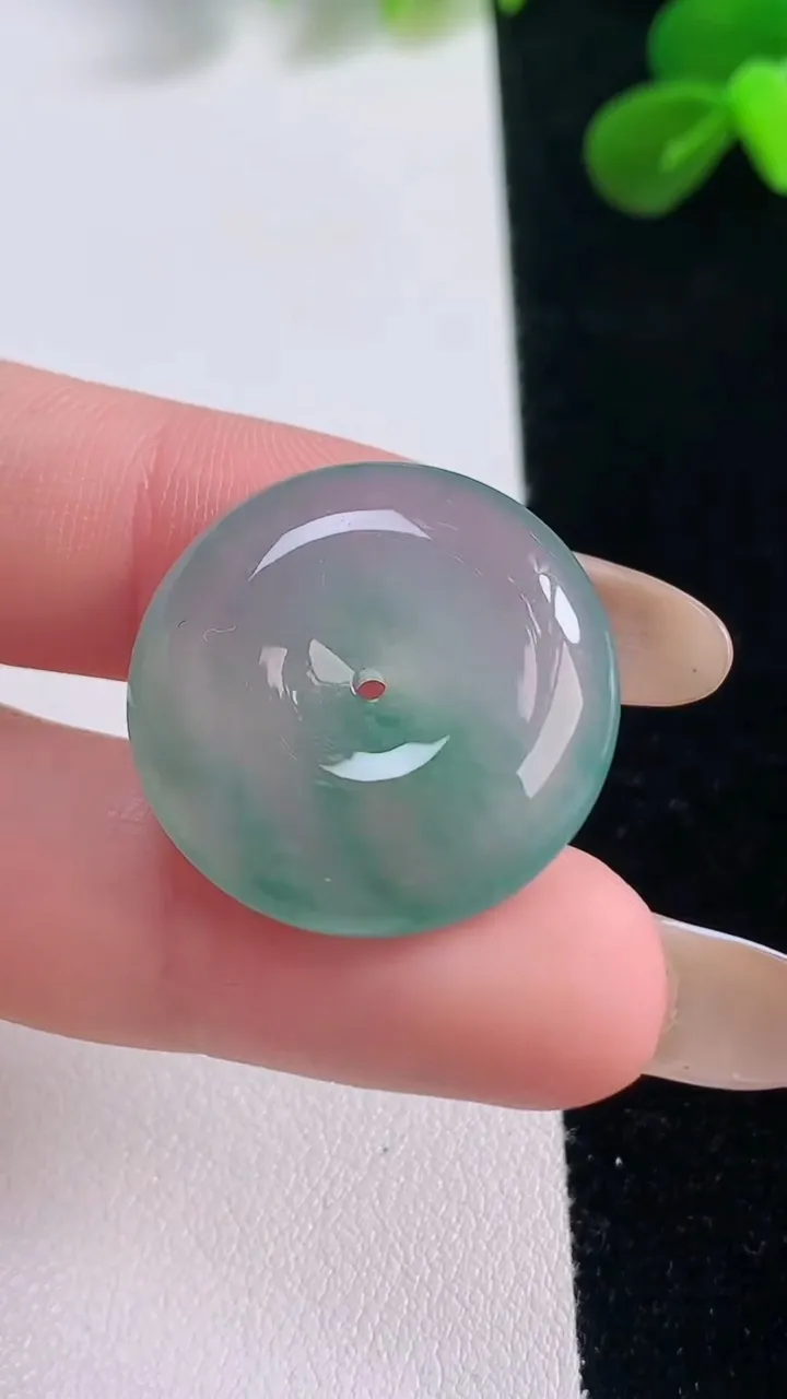 天然A货翡翠种飘花平安扣吊坠，尺寸24.2-5.9，重量:7.05g
11月19日