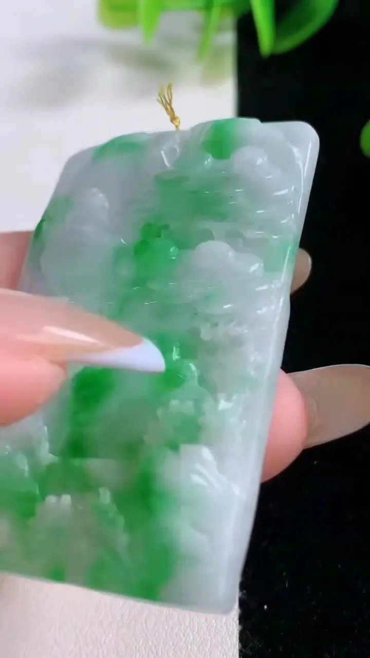 天然A货翡翠山水牌吊坠，尺寸52.5-35.7-5.3，重量:24.63g
11月19日