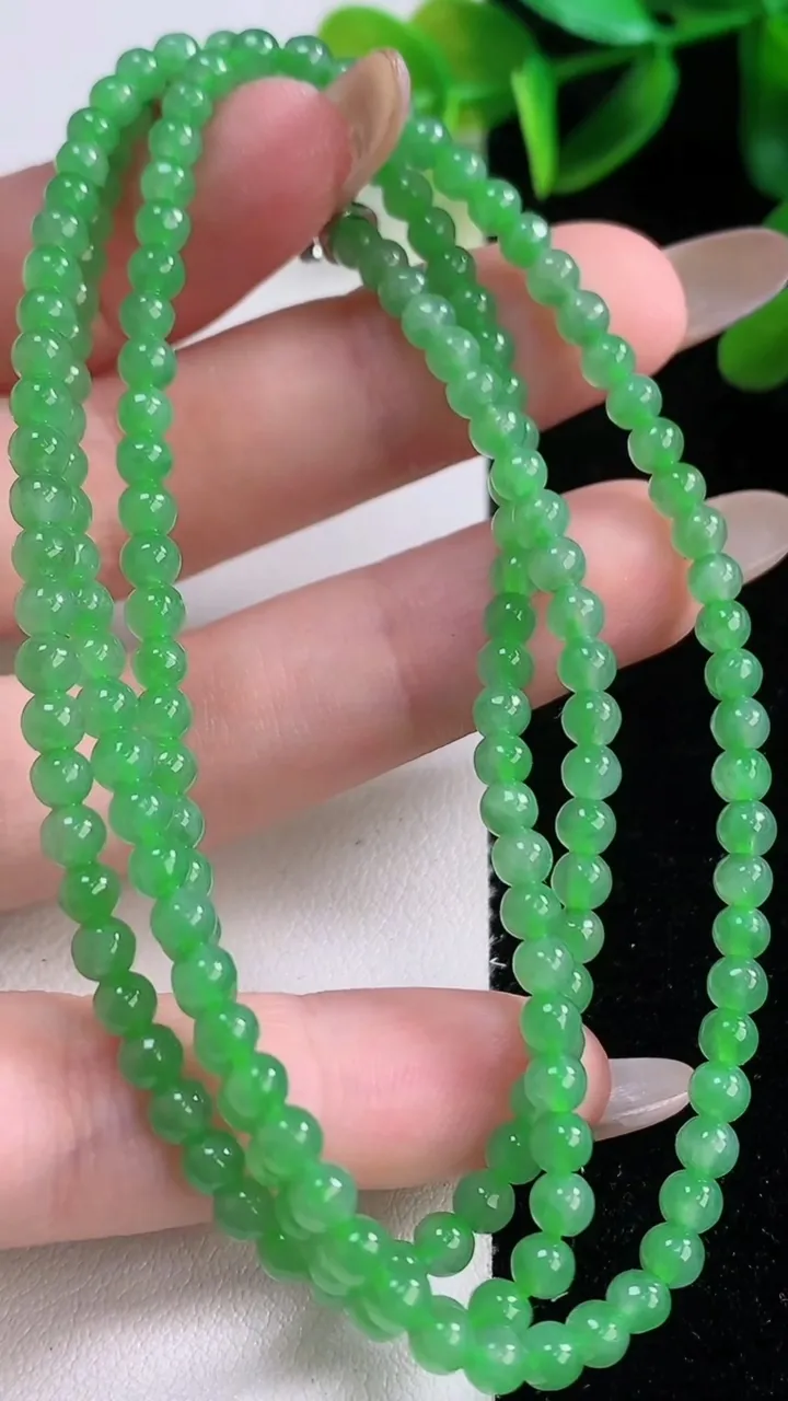 天然A货翡翠小米珠项链，尺寸3.7-168颗，重量:16.69g11月19日
工厂直销收藏佳品,种好水足，色泽均匀，有种有色，上手高大气！