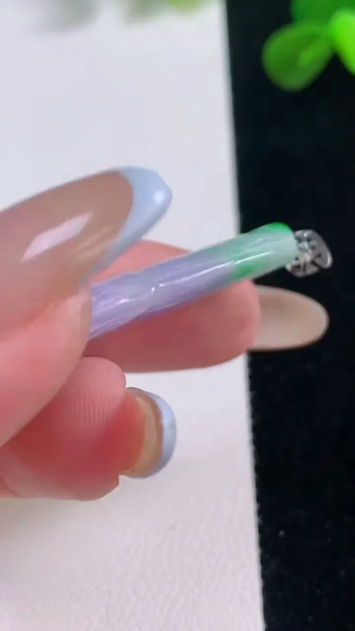 天然A货翡翠18K金春带彩紫罗兰节节高升 竹节吊坠，尺寸36-17-4.7，重量:6.90g
11月19日