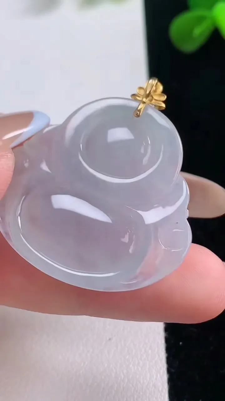 天然A货翡翠种白冰佛公吊坠，尺寸32-34.7-5.7，重量:9.74g
11月19日