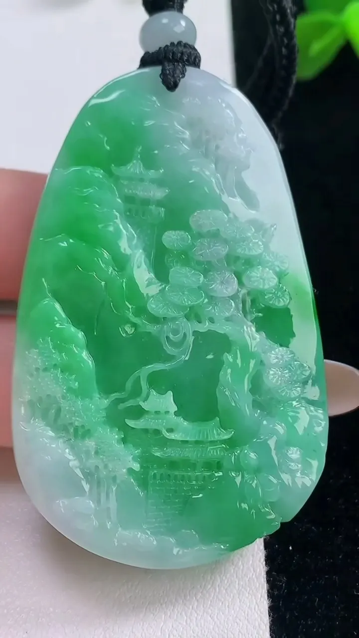 天然A货翡翠山水牌吊坠，尺寸55.5-36.6-9.8，重量:39.88g
11月19日