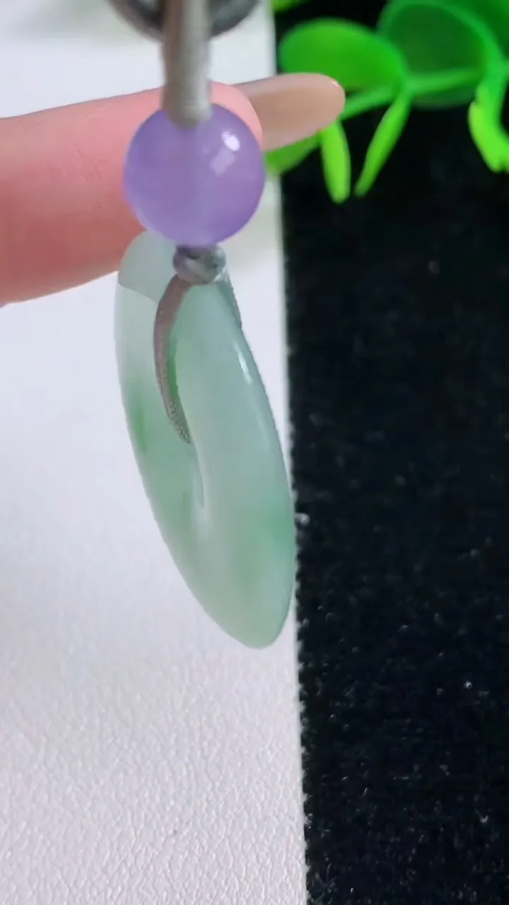 天然A货翡翠平安扣吊坠，尺寸29.8-4.5，重:7.97g
11月19日