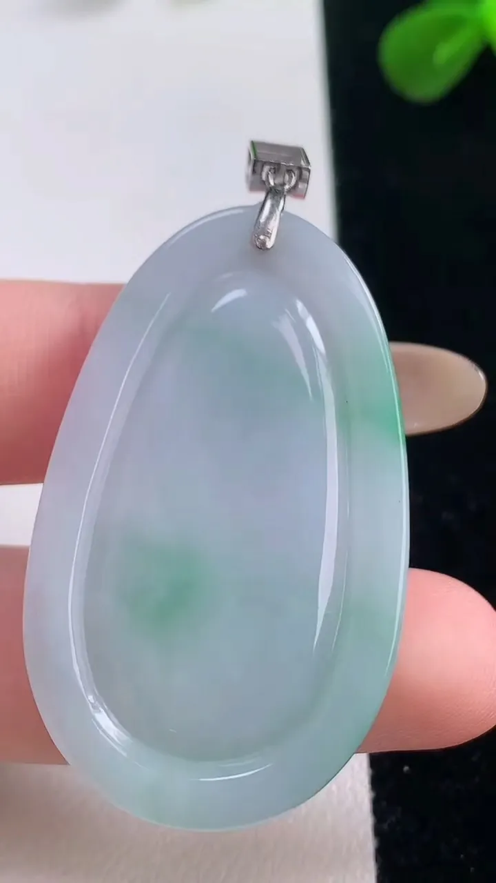 天然A货翡翠鸟语花香吊坠，尺寸43.8-26.7-5.5，重量:13.38g
11月19日