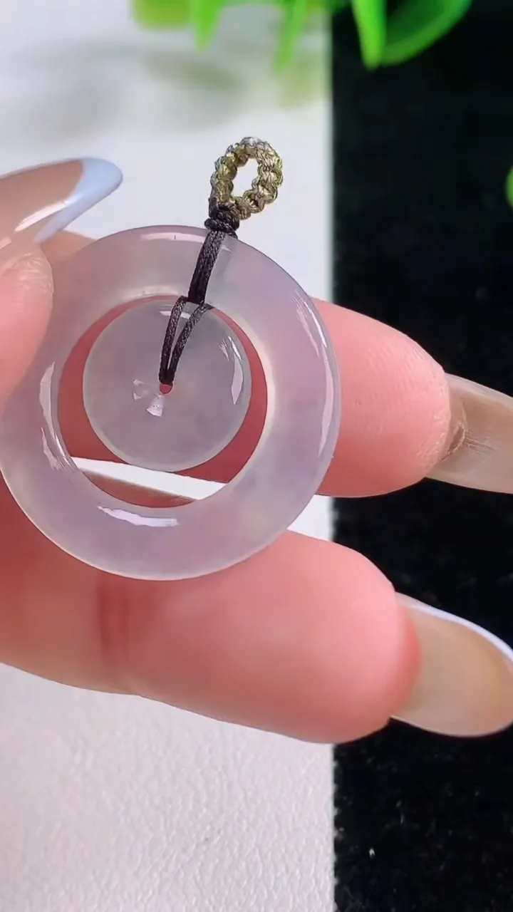 天然A货翡翠母子平安扣吊坠，尺寸24.2-3，重量:4.10g
11月19日