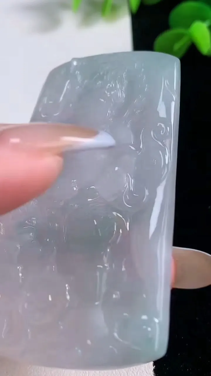 天然A货翡翠冰种飘花不动明王吊坠，尺寸67.6-42.2-5.3，重量:36.10g
11月19日