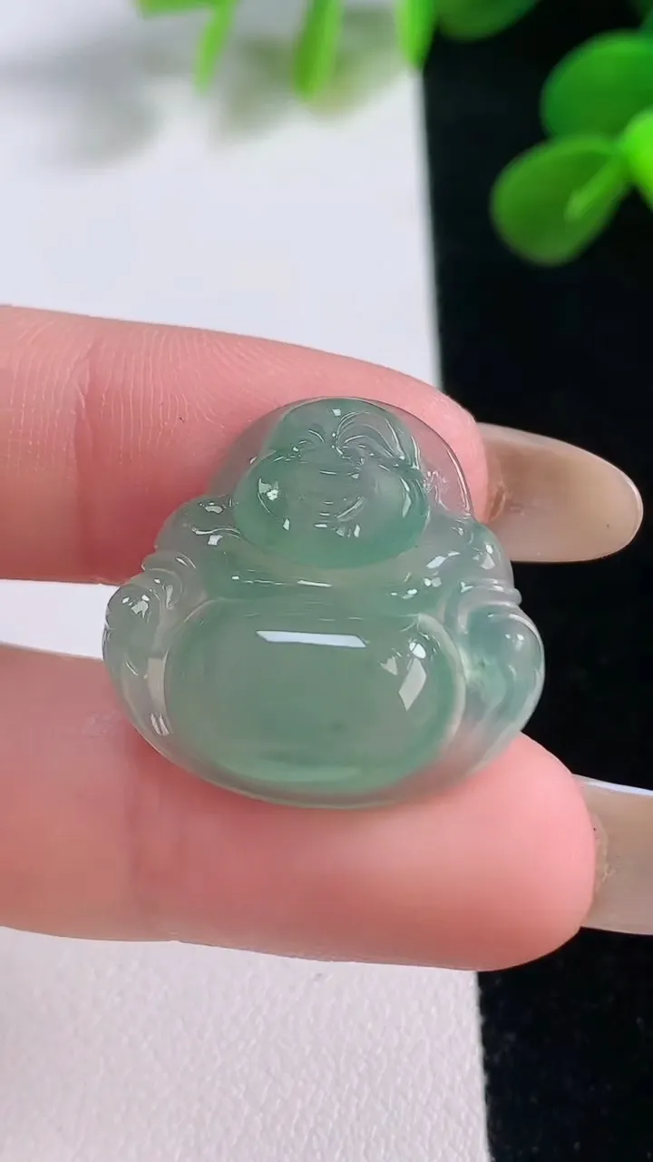 天然A货翡翠佛公吊坠，尺寸22.3-23.7-4.8，重量:3.95g
11月19日