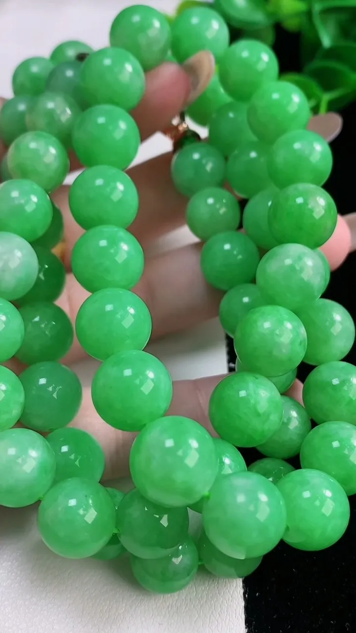天然A货翡翠圆珠项链，尺寸11-58颗，重量:145.49g11月19日
工厂直销收藏佳品,种好水足