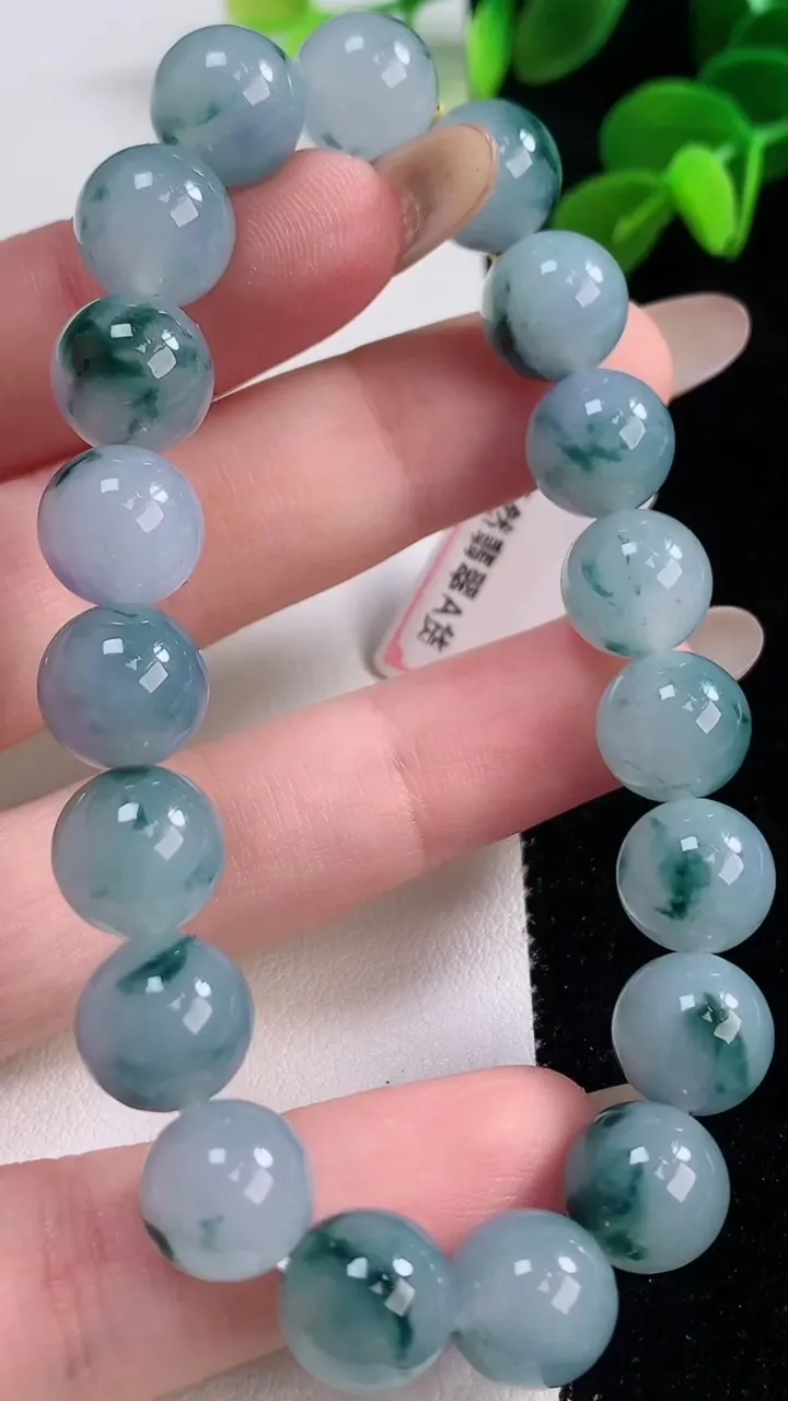 天然A货翡翠紫罗兰飘花圆珠手串，尺寸10.2-19颗，重量:36.33g11月19日
工厂直销收藏佳