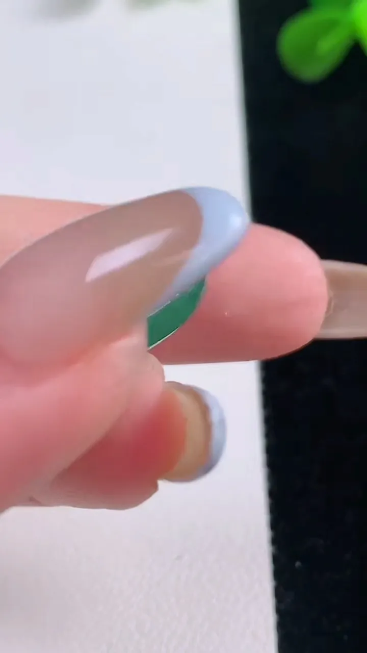 天然A货翡翠平安扣吊坠，尺寸18.8-5.9，重量:4.22g
11月19日