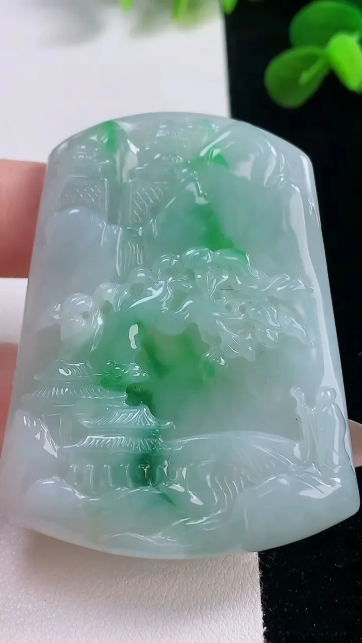 天然A货翡翠山水牌吊坠，尺寸58.6-43.6-6.8，重量:38.85g
11月19日