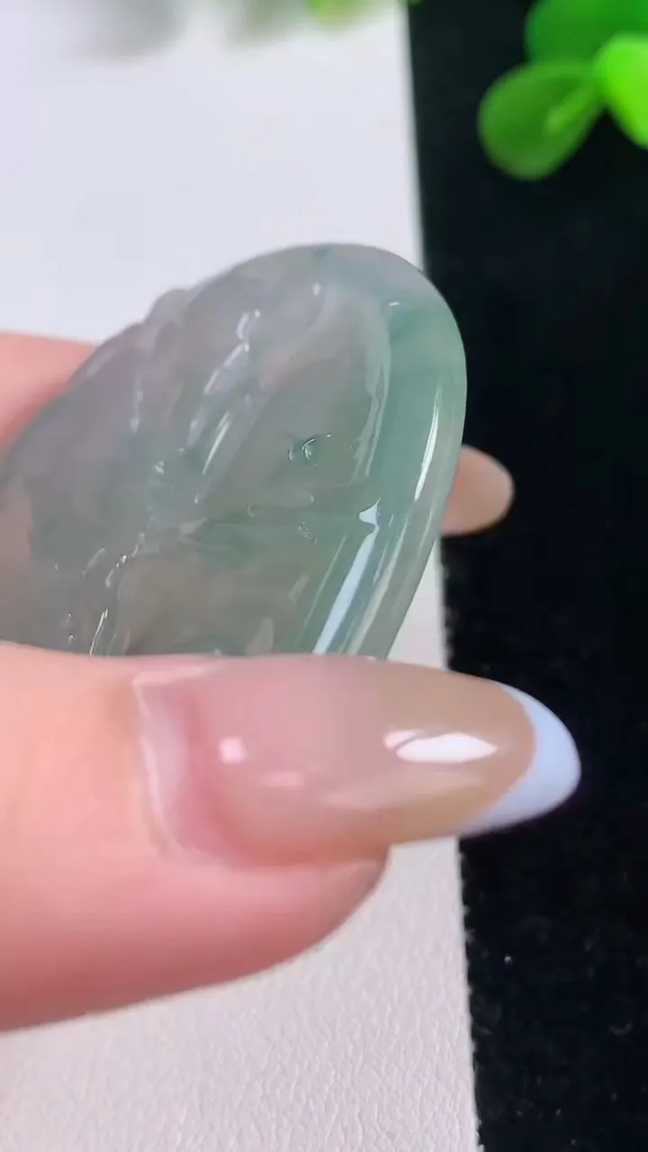 天然A货翡翠冰种飘花悟道吊坠，尺寸54-41.7-5.2，重量:24.30g
11月19日