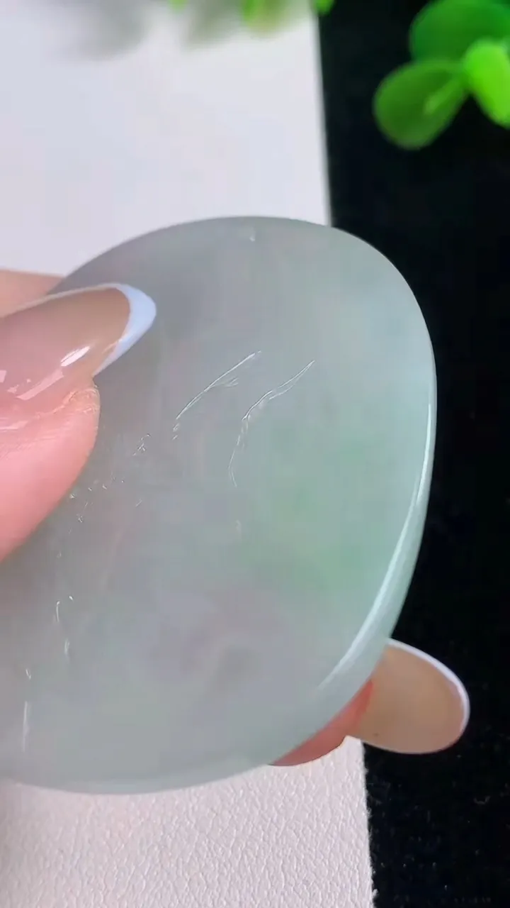 天然A货翡翠山水度母观音吊坠，尺寸52-44.4-5.8，重量:26.28g
11月19日