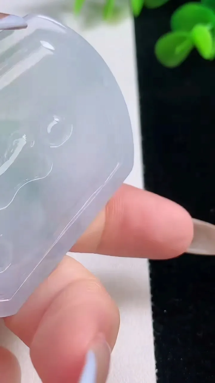 天然A货翡翠观音菩萨吊坠，尺寸55-42.3-5.5，重量:27.19g
11月19日