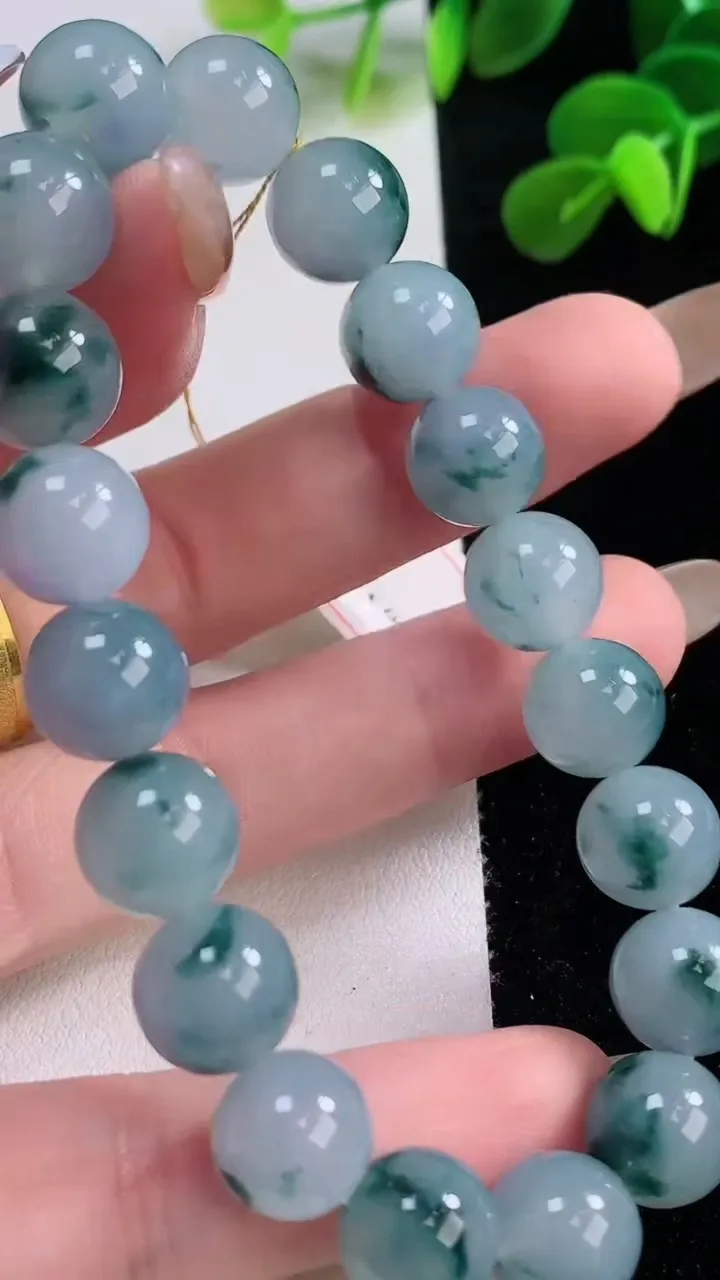 天然A货翡翠紫罗兰飘花圆珠手串，尺寸10.2-19颗，重量:36.33g11月19日
工厂直销收藏佳