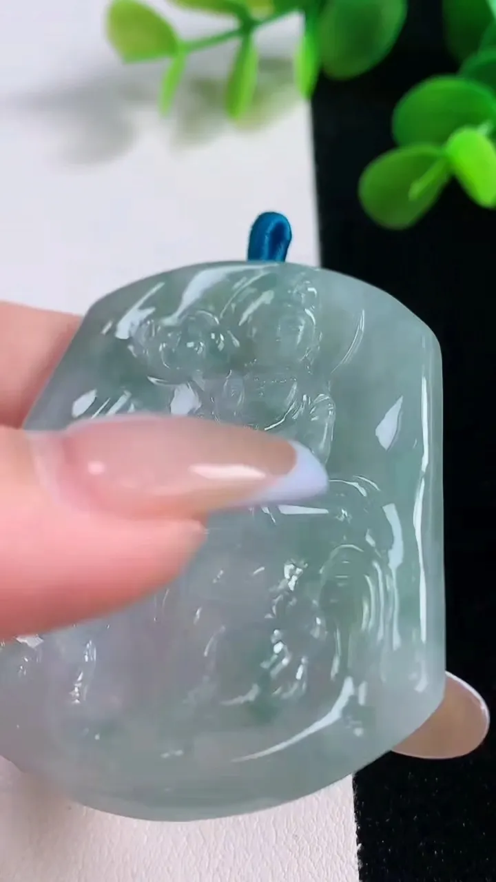 天然A货翡翠普贤菩萨吊坠，尺寸53-44.4-5.5，重量:25.38g
11月19日