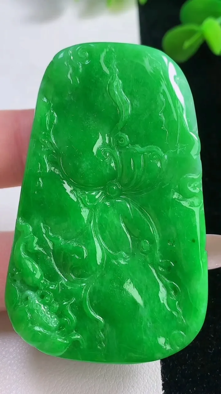 天然A货翡翠和和美美 荷花吊坠，尺寸60-38.2-7.3，重量:39.73g
11月19日