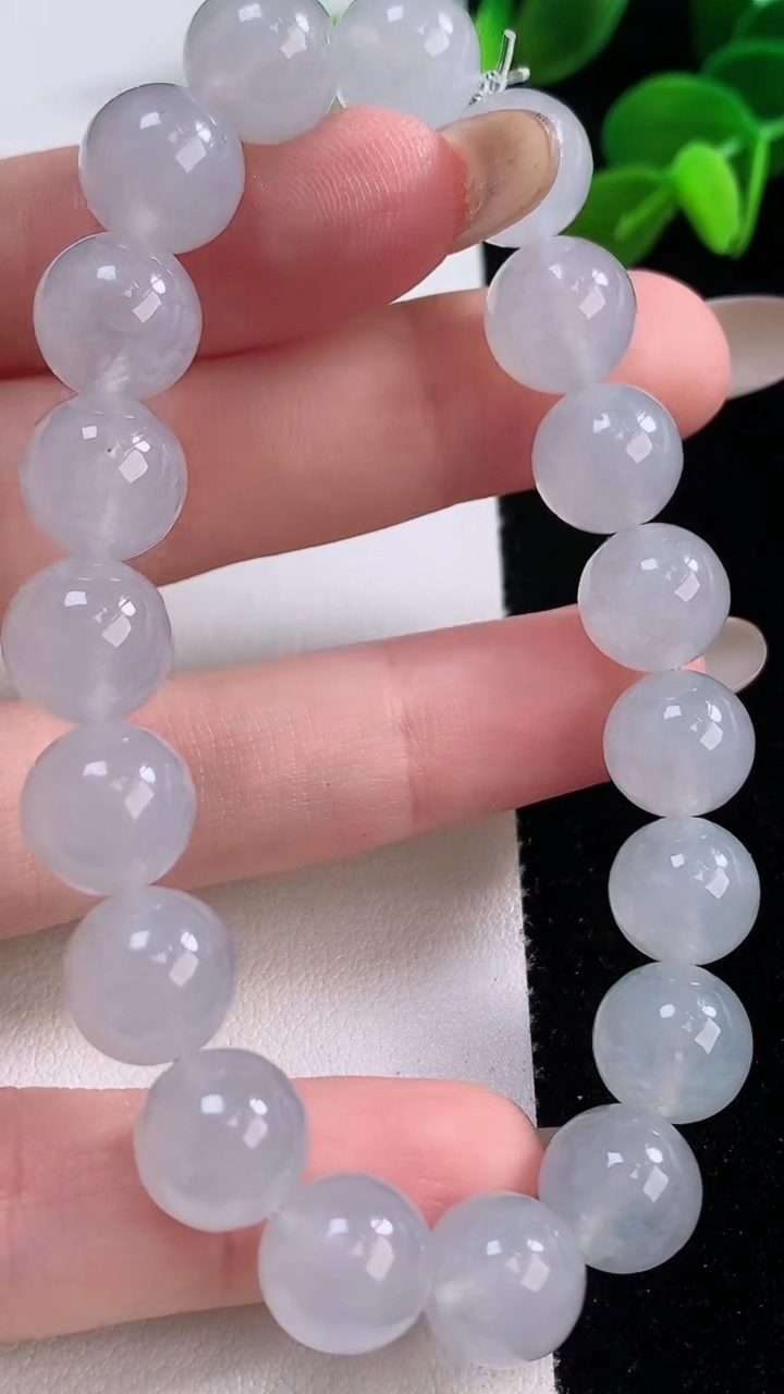 天然A货翡翠种白冰圆珠手串，尺寸10-19颗，重量:34.28g11月19日
工厂直销收藏佳品,种好