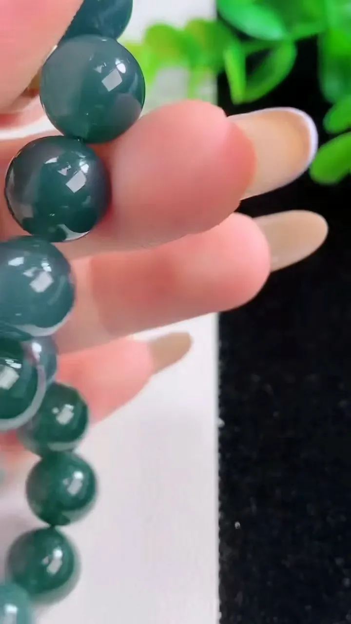 天然A货翡翠圆珠手串，尺寸11-18颗，重量:42.52g11月19日
工厂直销收藏佳品,种好水足，色泽均匀，有种有色，上手高大气！