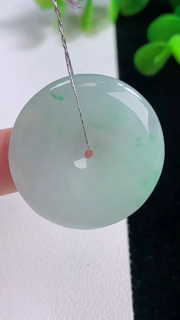 天然A货翡翠平安扣吊坠，尺寸30-4.3，重量:9.30g
11月19日