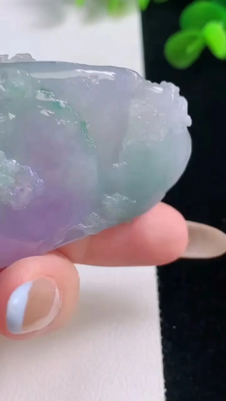 天然A货翡翠春带彩紫罗兰山水牌吊坠，尺寸57.4-34-12，重量:48.62g
11月19日