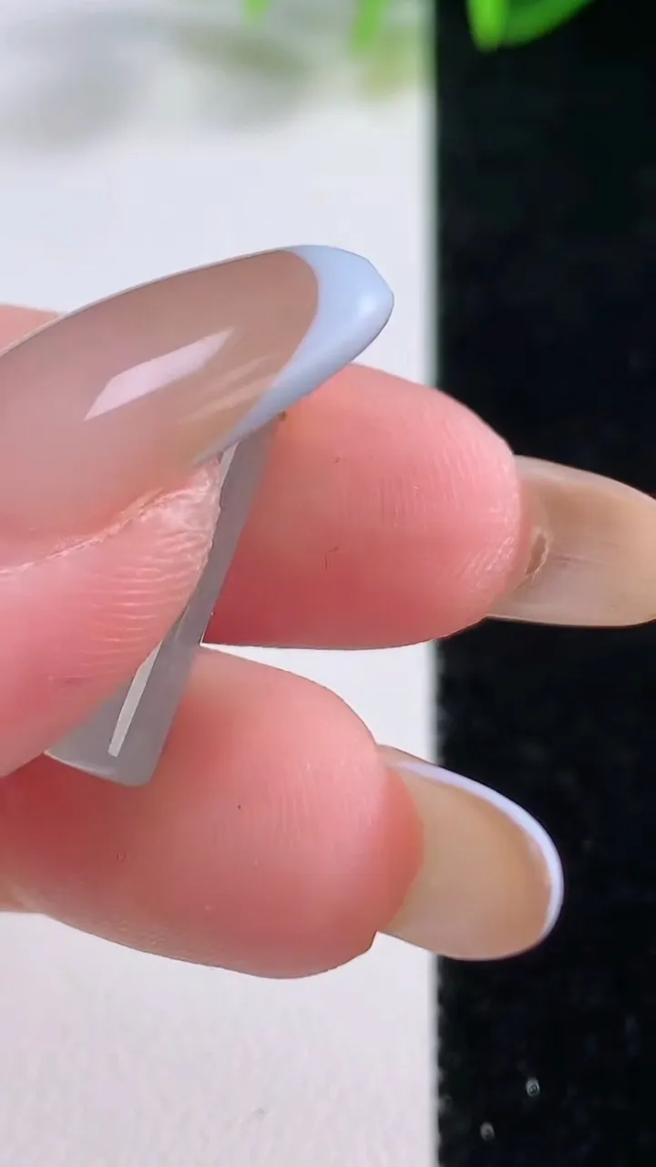 天然A货翡翠平安柱吊坠，尺寸19.3-5，重量:1.80g
11月19日