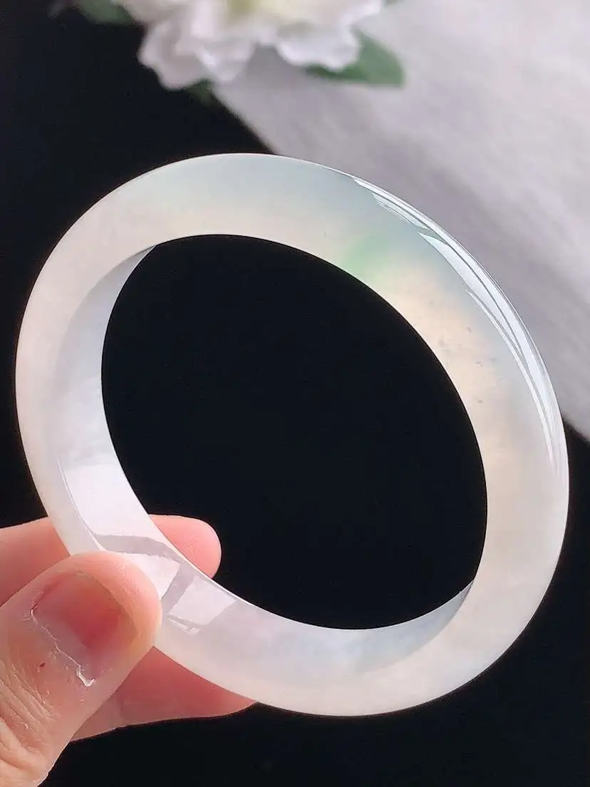 a货翡翠老坑冰种飘绿正装正圈手镯57-58圈口  尺寸57×12.2×7.8mm 1118