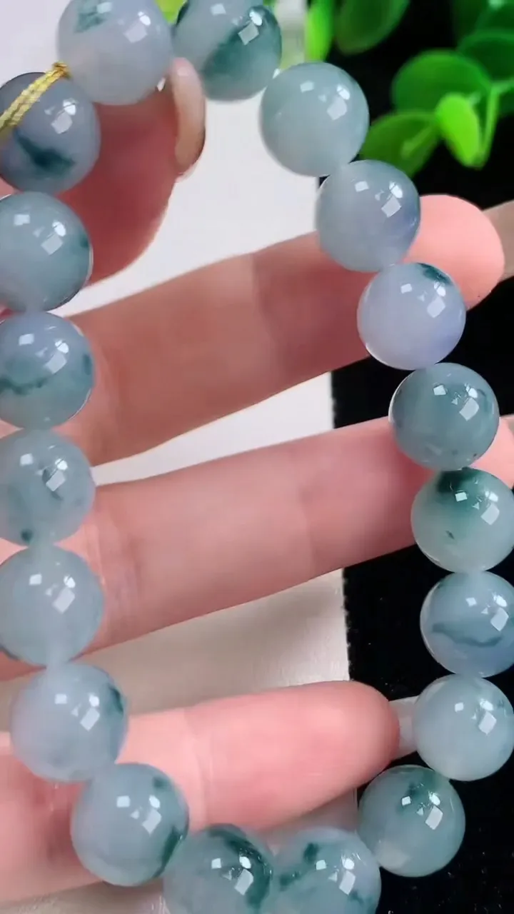 天然A货翡翠紫罗兰飘花圆珠手串，尺寸10.2-19颗，重量:36.33g11月19日
工厂直销收藏佳品,种好水足，色泽均匀，有种有色，上手高大气！