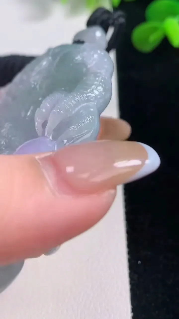 天然A货翡翠紫罗兰龙牌吊坠，尺寸55.6-42.2-12.4，重量:70.13g
11月19日