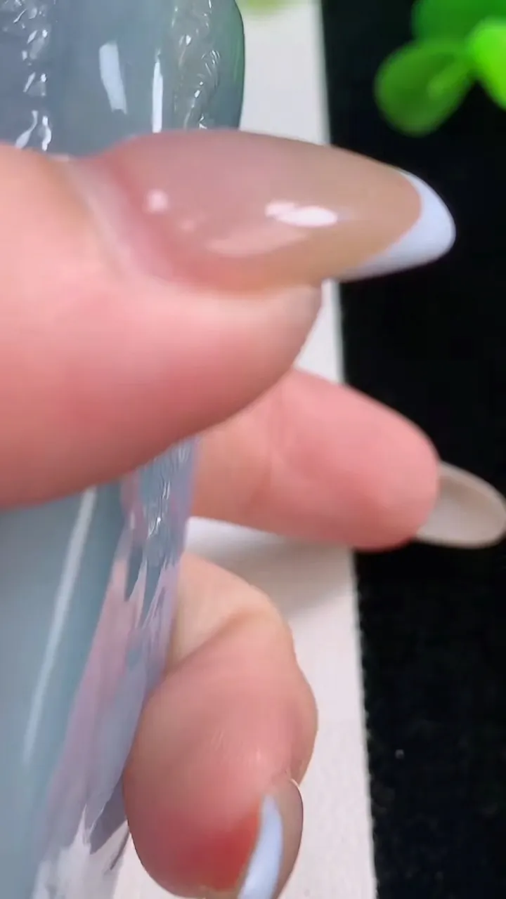 天然A货翡翠紫罗兰龙牌吊坠，尺寸69.2-38.7-19.4，重量:97.97g
11月19日