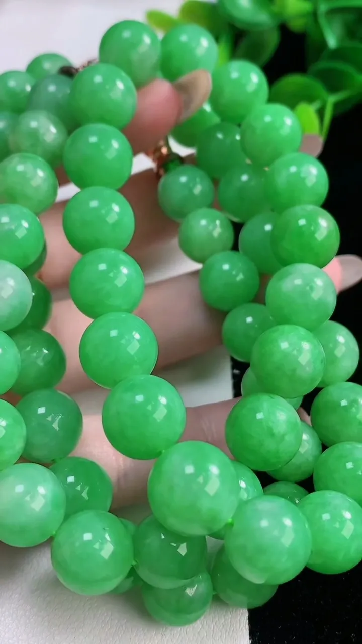 天然A货翡翠圆珠项链，尺寸11-58颗，重量:145.49g11月19日
工厂直销收藏佳品,种好水足，色泽均匀，有种有色，上手高大气！