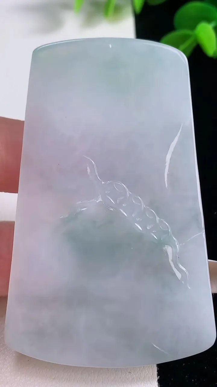 天然A货翡翠冰种飘花不动明王吊坠，尺寸67.6-42.2-5.3，重量:36.10g
11月19日