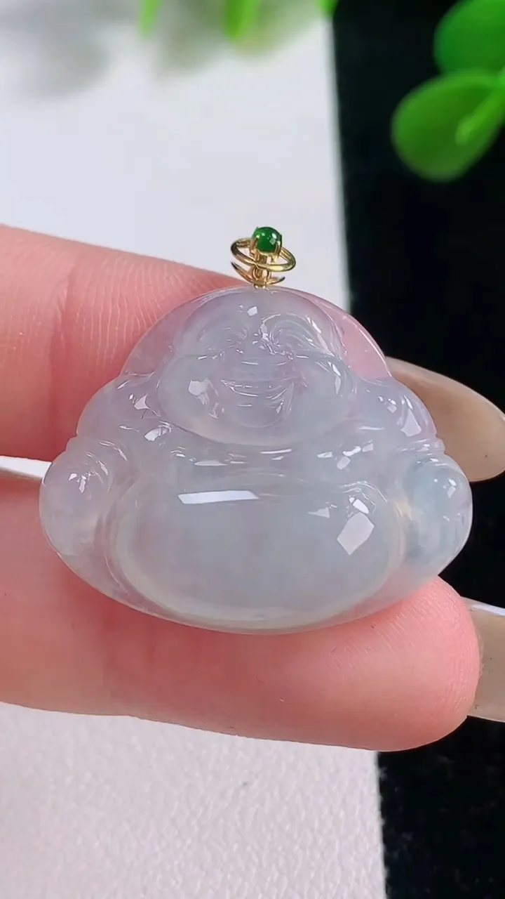 天然A货翡翠种白冰佛公吊坠，尺寸23.2-28-5，重量:5.09g
11月19日