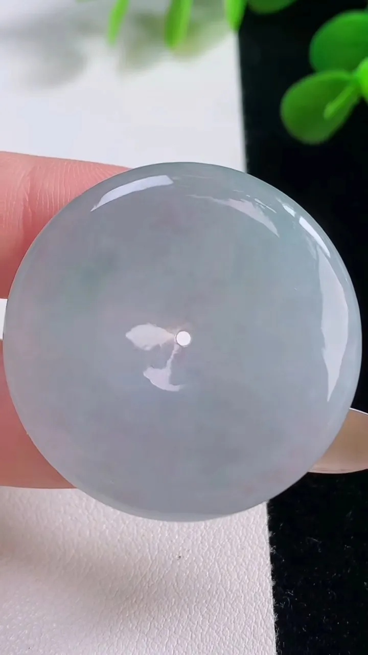 天然A货翡翠平安扣吊坠，尺寸36-5.5，重量:16.60g
11月19日