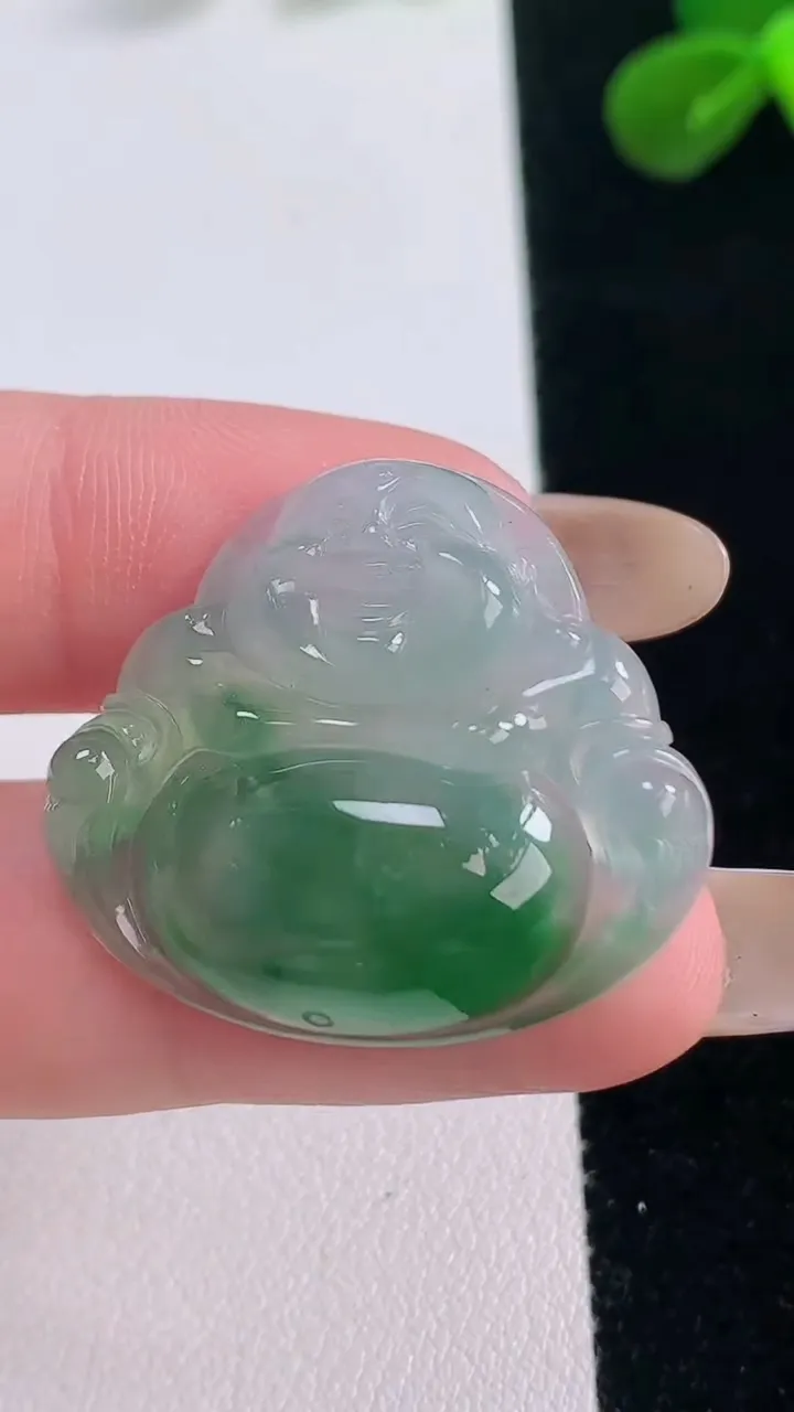 天然A货翡翠佛公吊坠，尺寸26.2-30-5.9，重量:7.01g
11月19日
