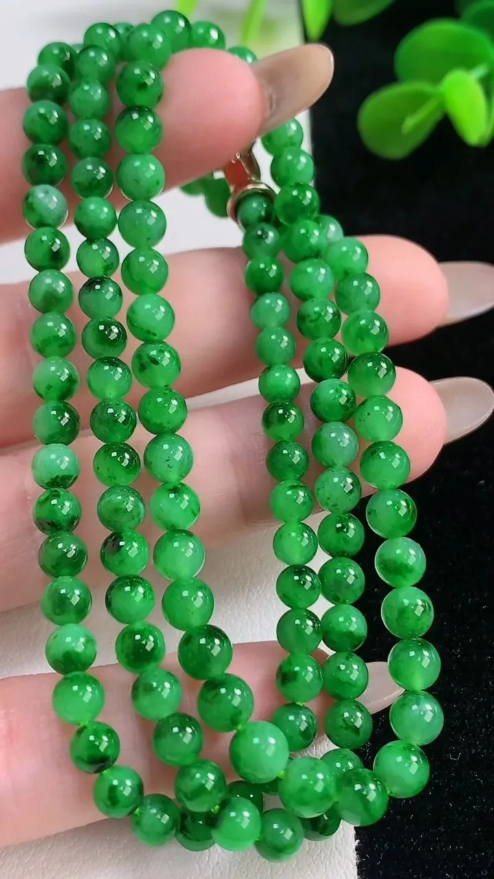 天然A货翡翠圆珠项链，尺寸4.1-118颗，重量:23.18g11月19日
工厂直销收藏佳品,种好水足，色泽均匀，有种有色，上手高大气！