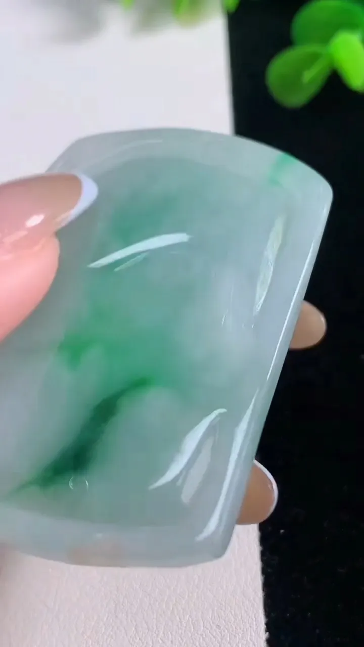 天然A货翡翠山水牌吊坠，尺寸58.6-43.6-6.8，重量:38.85g
11月19日