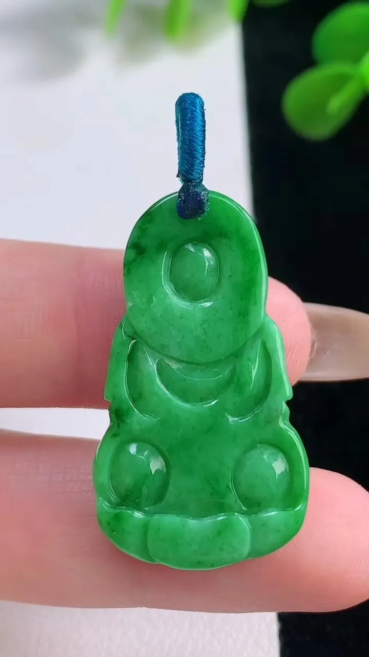 天然A货翡翠观音菩萨吊坠，尺寸33-18.5-5.4，重量:6.39g
11月19日