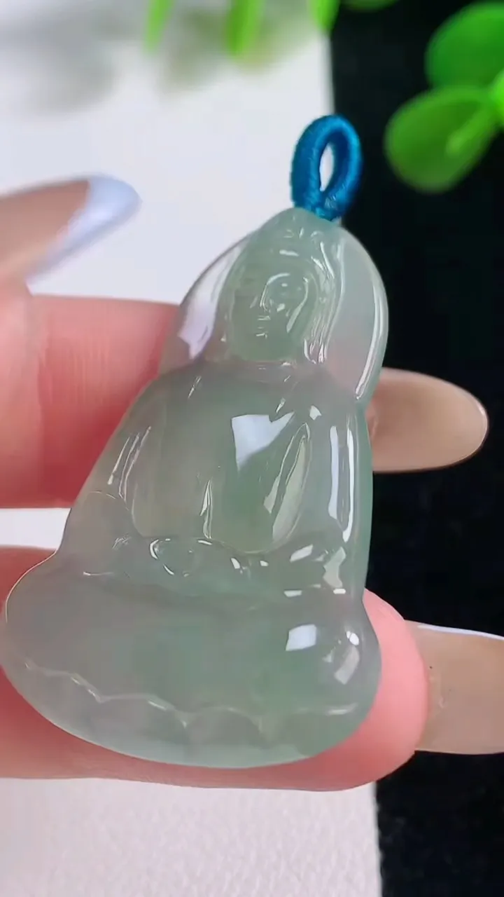 天然A货翡翠观音菩萨吊坠，尺寸39-25.4-4.2，重量:7.16g
11月19日