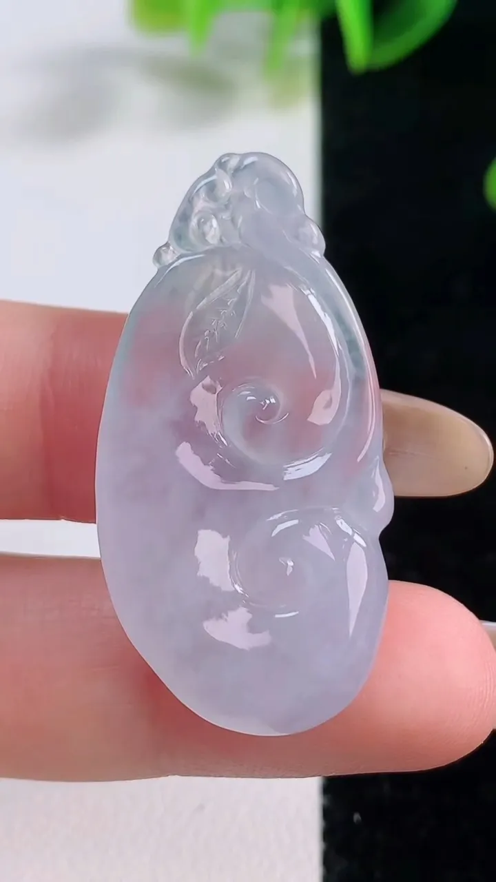 天然A货翡翠冰种紫罗兰如意吊坠，尺寸39.2-19.8-5.2，重量:6.50g
11月19日