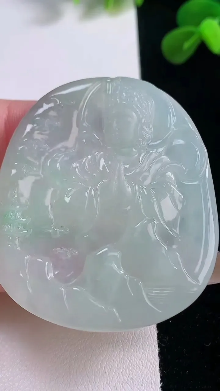 天然A货翡翠山水度母观音吊坠，尺寸52-44.4-5.8，重量:26.28g
11月19日